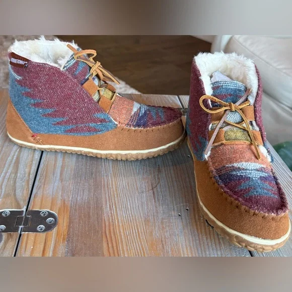 Minnetonka 7 Torrey Brown, Multicolor Indoor/Outdoor Slipper Boots FIT LIKE 6.5 - Picture 8 of 14
